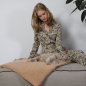 Preview: Nach einem Spiel- und Kuscheltag ist es für Ihre Katze schön, sich zu entspannen. Mit dieser Katzendecke sind alle Katzensorgen vergessen. Sie kann sich gemütlich zusammenrollen und hat den perfekten, weichen Platz für ein warmes Nickerchen