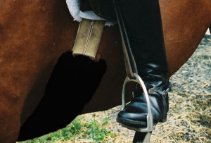 Bauchgurtschoner Lammfell schwarz, Länge 60 cm