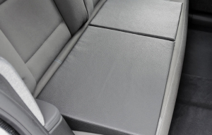 ausgleichkeil-travelmat-kunstleder-schwarz-tiervital_naturprodukte_