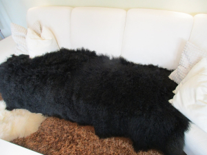 Tibet Lammfell Bettauflage schwarz