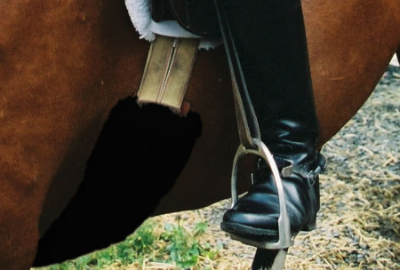 Bauchgurtschoner Lammfell schwarz, Länge 60 cm
