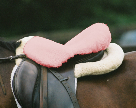 Sattelsitzbezug englisch Lammfell pink