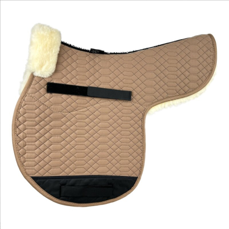 Satteldecke aus Lammfell Stofffarbe camel