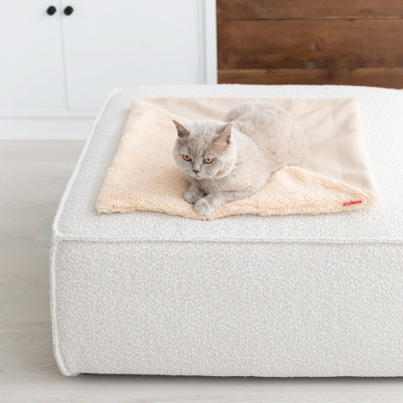 Nach einem Spiel- und Kuscheltag ist es für Ihre Katze schön, sich zu entspannen. Mit dieser Katzendecke sind alle Katzensorgen vergessen. Sie kann sich gemütlich zusammenrollen und hat den perfekten, weichen Platz für ein warmes Nickerchen